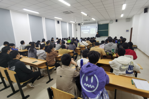 腾博会官网科技集团在南京理工大学网络空间安全学院举办职业生涯规划讲座